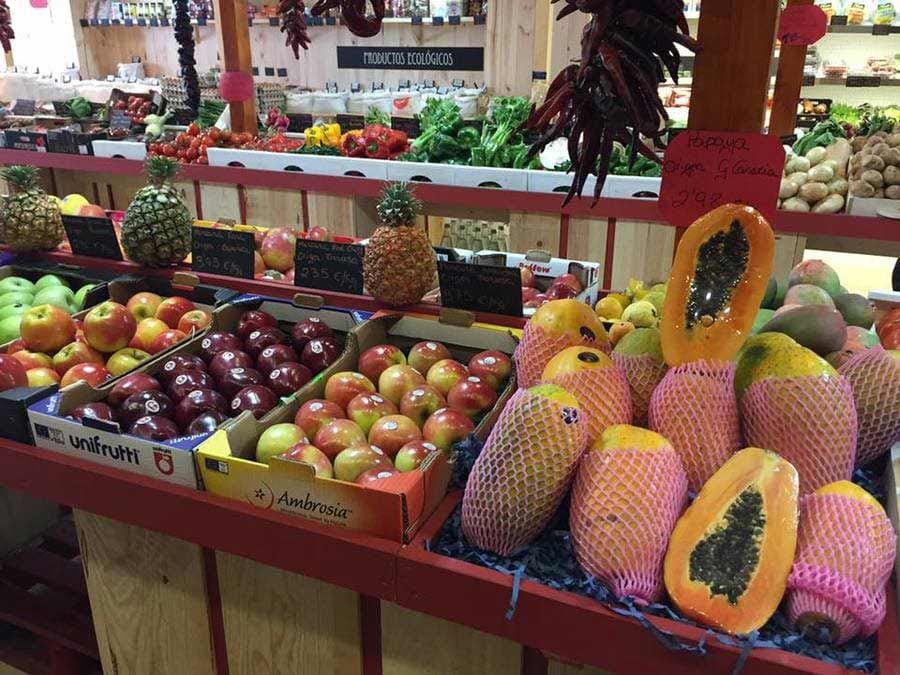Tias Fruit frutas exhibidas
